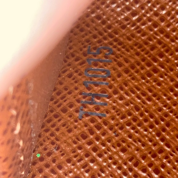 Sold Beautiful Louis Vuitton Monogram Sarah Wallet - Picture 11 of 12